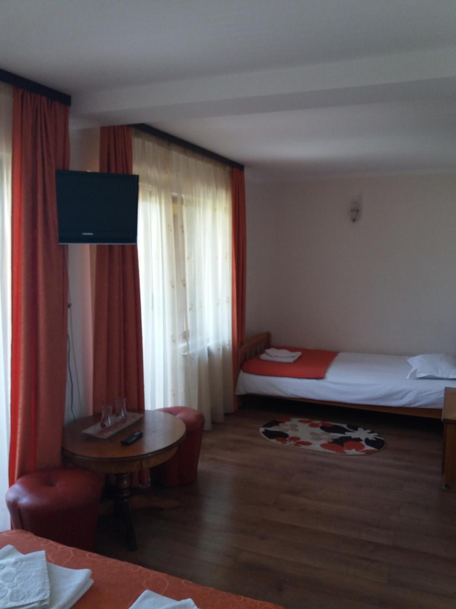 Hotel Pensiunea Alunis Sadova  Pokoj fotografie